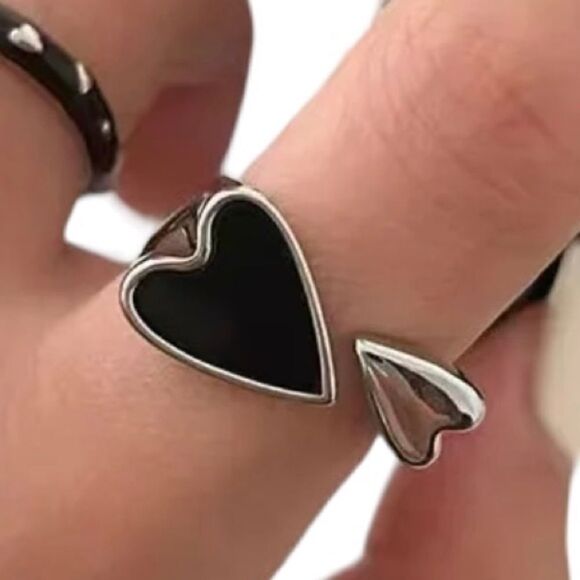 Dark Hearts Silver Tone Black Enamel Heart Punk Emo Goth Adjustable Ring NWOT - Picture 5 of 15